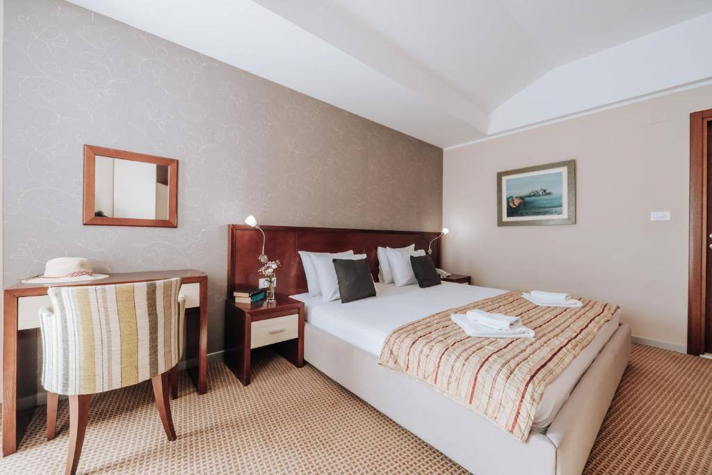 Bedroom with a double bed and a writing desk